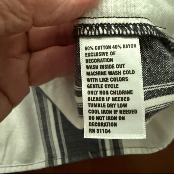 Crown & Ivy Peplum Top Black & White Long Sleeve Aztec Babydoll Women’s Size Med - Picture 13 of 13